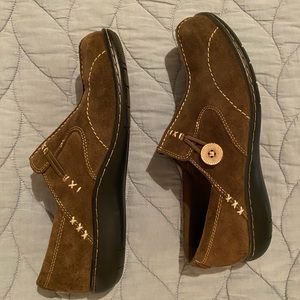 Clarks army green loafers/slip on shoes